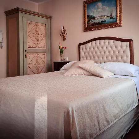 Joan's Heritage Bed & Breakfast